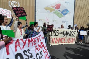 Jóvenes activistas protestan cambio climatico