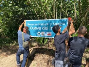 DCI instalación de letreros Cueva del Indio