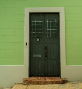 AirBNB in Old San Juan, Eric Ardito, Unsplash.