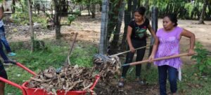 ACNUR/Diego Moreno Mujeres indígena en Río Negro preparan la tierra para cultivarla.