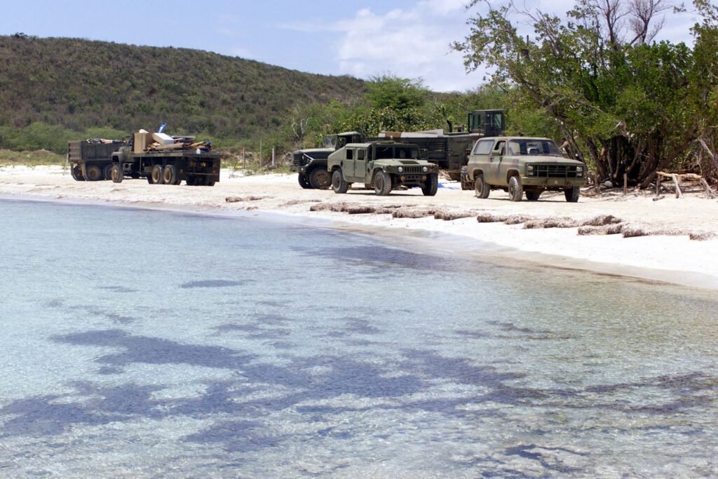Vehiculos de la Marina de EEUU en Vieques