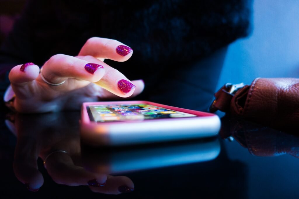Celular, Rob Hampson, Unsplash