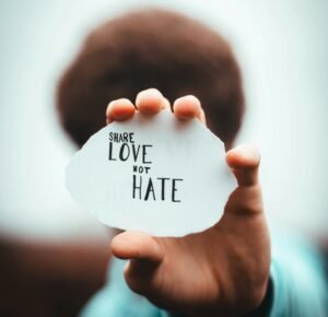 Amor no odio, Dan Edge, Unsplash