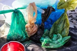 Plasticos, Brian yurasatis, Unsplash