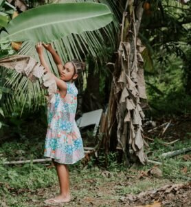 Niña afrodescendiente, Mike Campbell, Unsplash