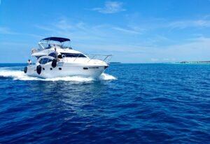 Bote, Alina Sacharlo, Unsplash