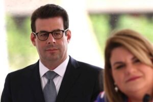 El secretario del a Gobernación Francisco Domenech y la gobernadora de Puerto Rico Jennifer González, Brandon Cruz, Centro de Periodismo Investigativo (CPI)