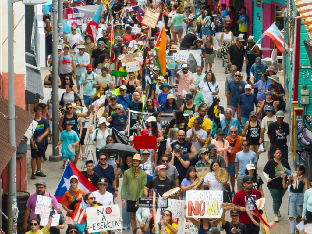 La Coalición Defiende a Cabo. Rojo señala que OGPe desatendió las solicitudes formales para la celebración de vistas públicas presentadas por ciudadanos, organizaciones comunitarias y ambientales. Foto Centro de Periodismo Investigativo (CPI).