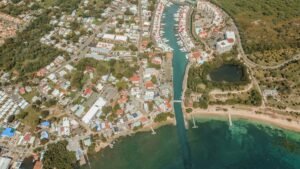 Poblado de Boquerón, cercano a los terrenos protegidos donde se pretende construir el megaproyecto Esencia.