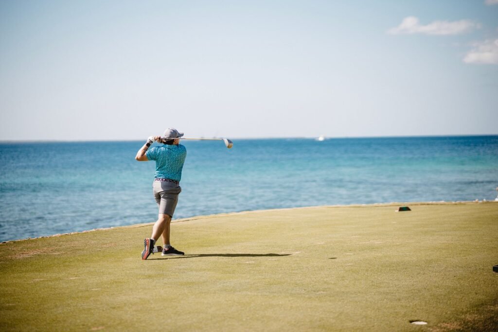 Golf frente al mar, Foto: Sebastián Luna, Pexels.