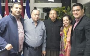“La Coordinadora Evangélica en conjunto con la Comunidad de Fe de Nicaragua respalda la presencia del predicador reverendo Jorge Raschke”, lee el calce de esta foto publicada por El 19, un portal digital oficialista de propaganda gubernamental nicaragüense.